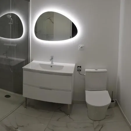 D'hote Independante - Calme - Parking - Climatisation - Sdb Privee