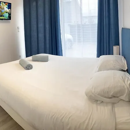 D'hote Independante - Calme - Parking - Climatisation - Sdb Privee *